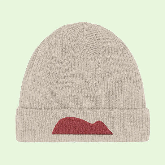 organic cotton beanie in sand with raton de getaria embrodery in red by Aunti