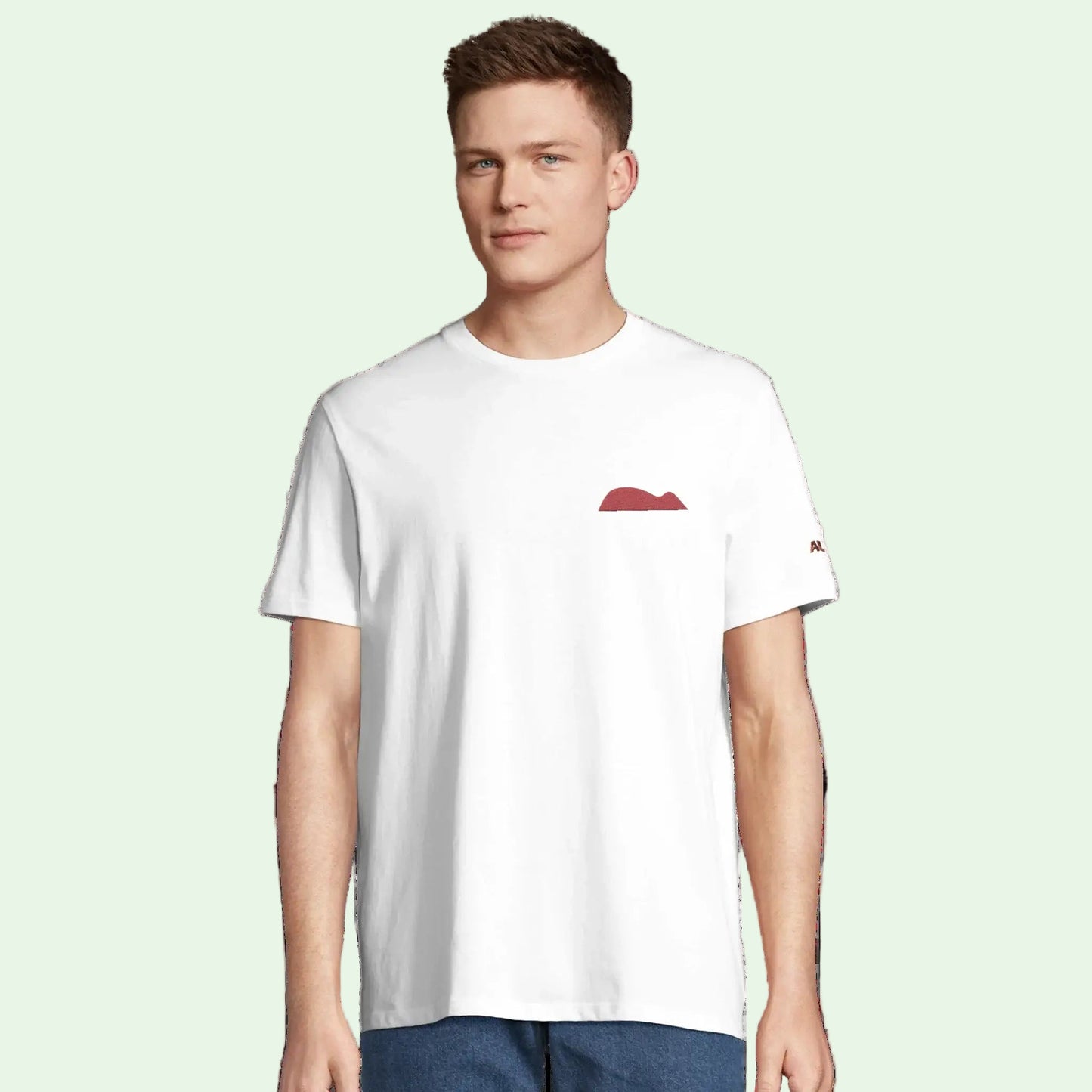 camiseta organica blanco roto con ratón de getaria bordado en el pecho en granate