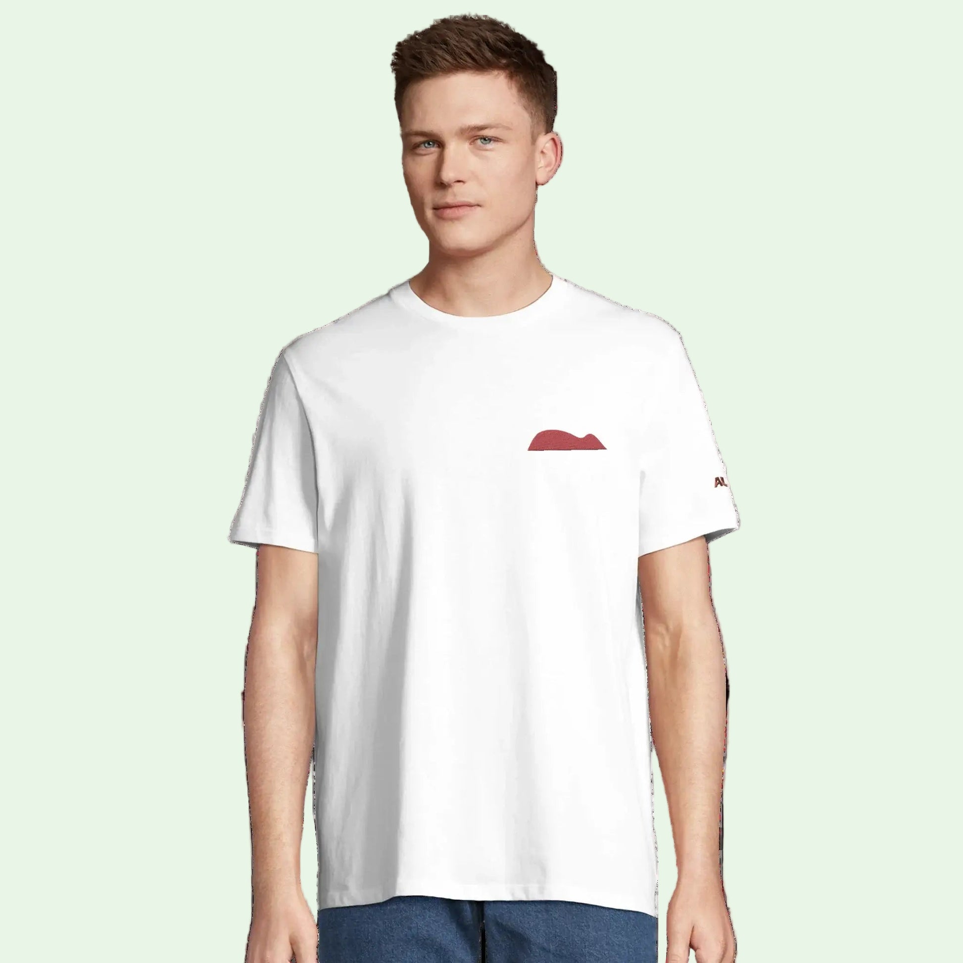 camiseta organica blanco roto con ratón de getaria bordado en el pecho en granate