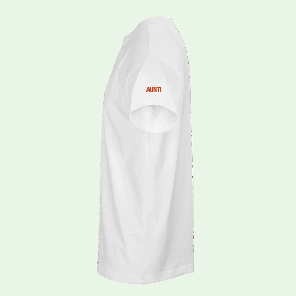 left view of a sustainable t-shrit by AUNTI