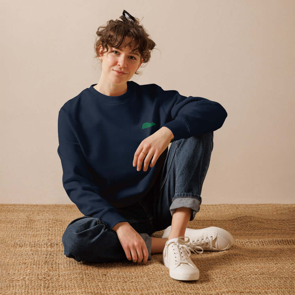 navy sweatshirt with embrodery of el Raton de Getaria in Green