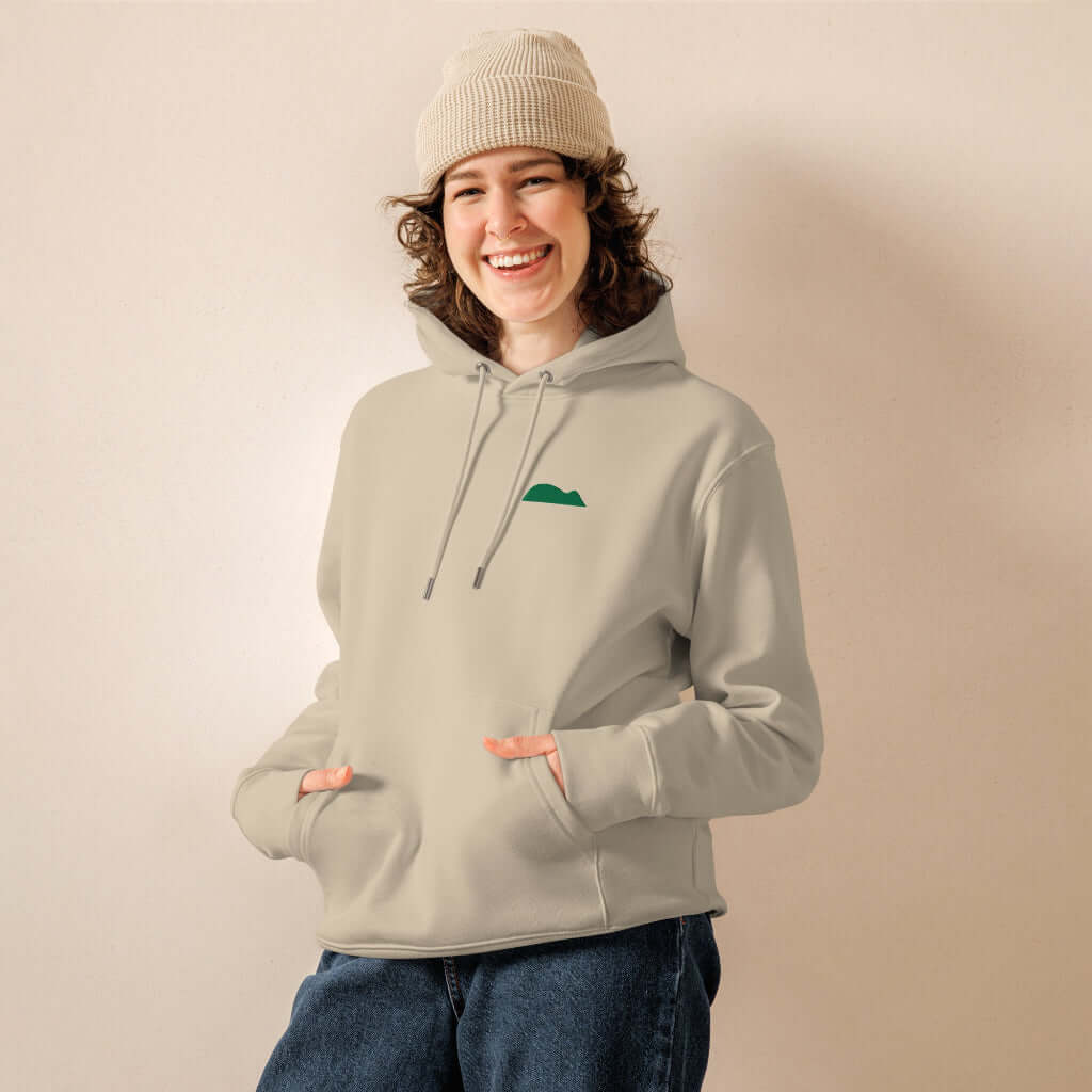 cream eco hoodie with raton de getaria embrodery in green  on left chest 
