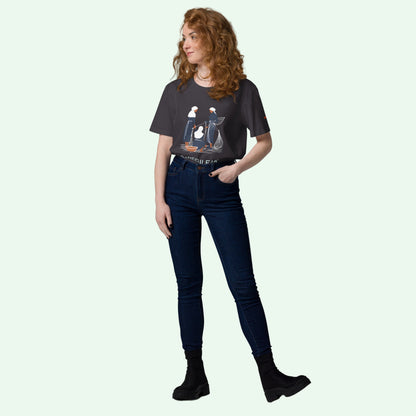 woman  wearing an unisex organic cotton t-shirt anthracite front saregileak design by Aunti